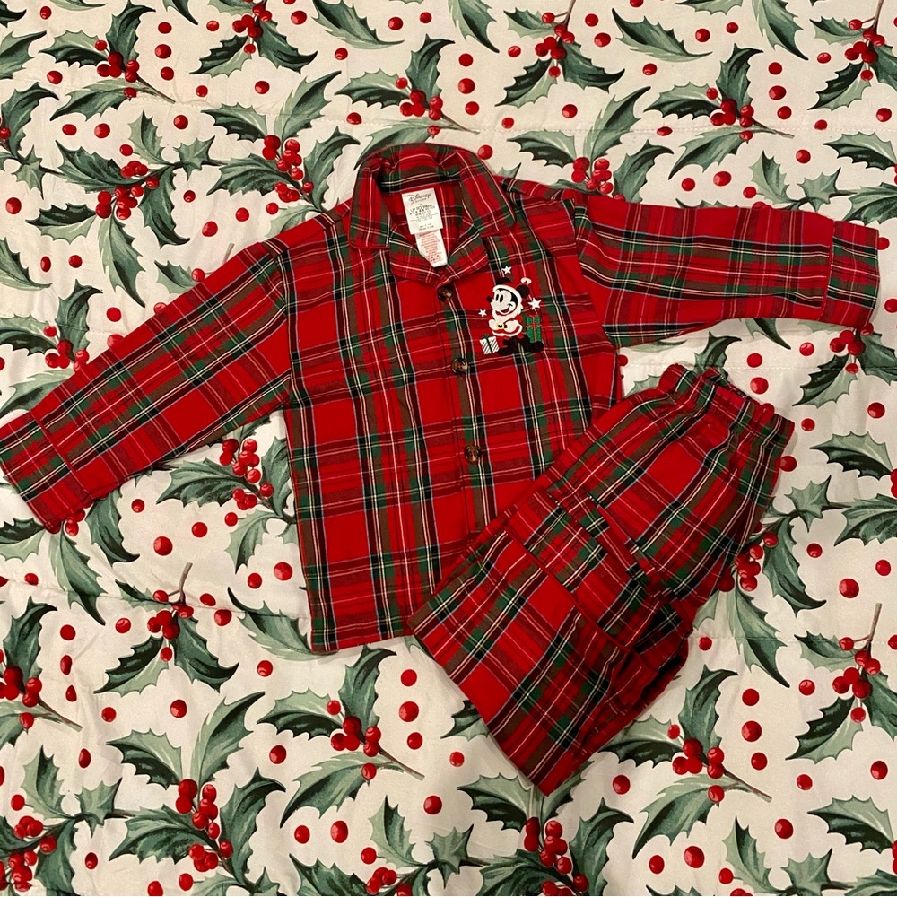 Pre loved Disney Holiday Pj set